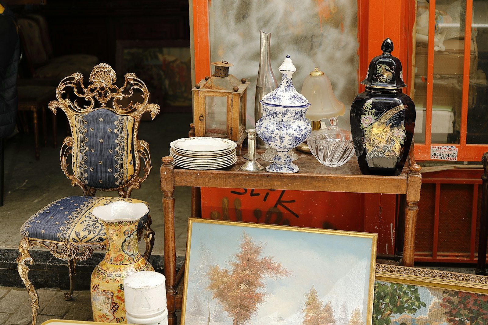 How to Ensure Your Antiques Are Moved Safely: Furniture Transport Insights for Gothenburg
